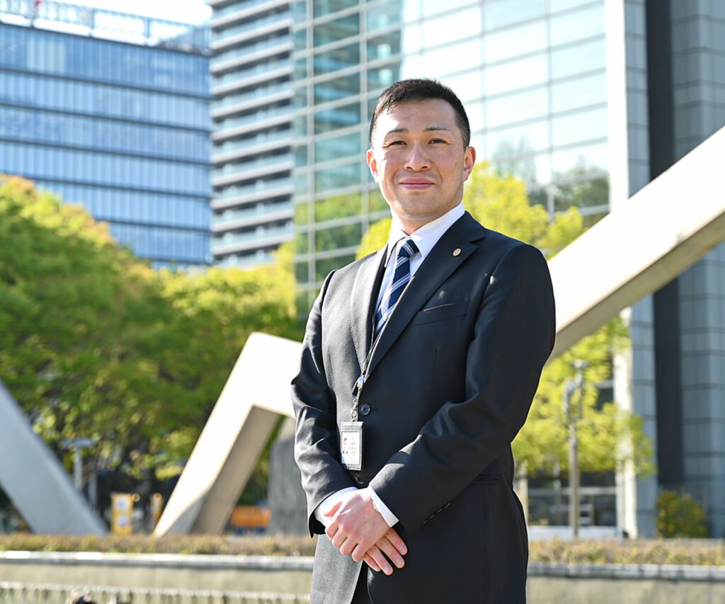 濱本智宏行政書士事務所の代表